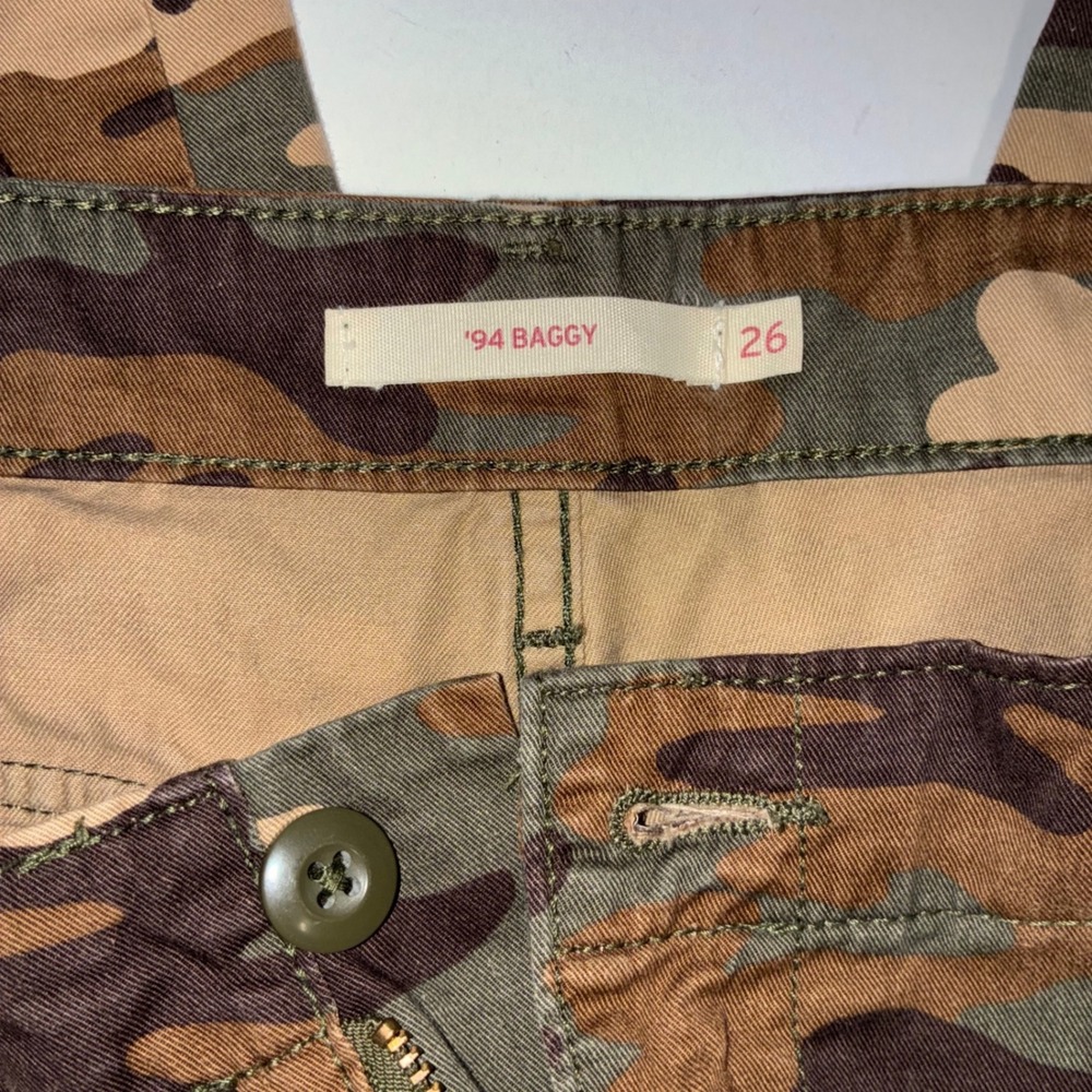 Levi's 94 Baggy Cargo Pants Camouflage Print Women's Size 26 - Picture 5 of 8